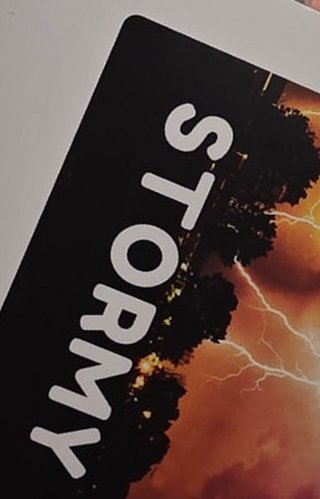 Tarjeta de weather flashcards con una foto de una tormenta con rayos y la palabra "STORMY" para enseñar vocabulario del clima en inglés.